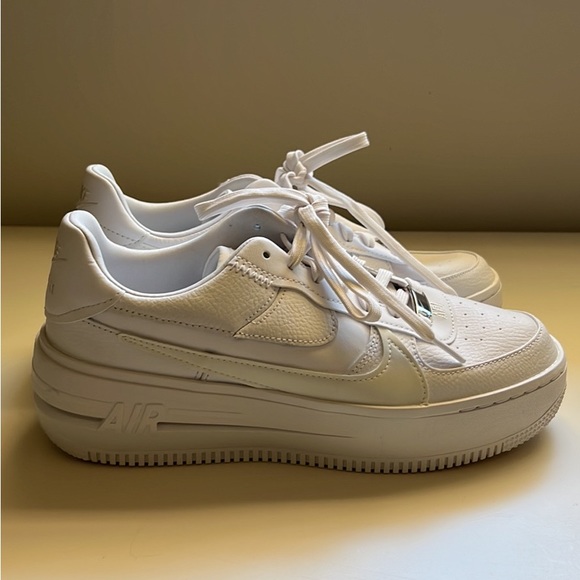 Nike Air Force 1 Womens 8 - Picture 3 of 3